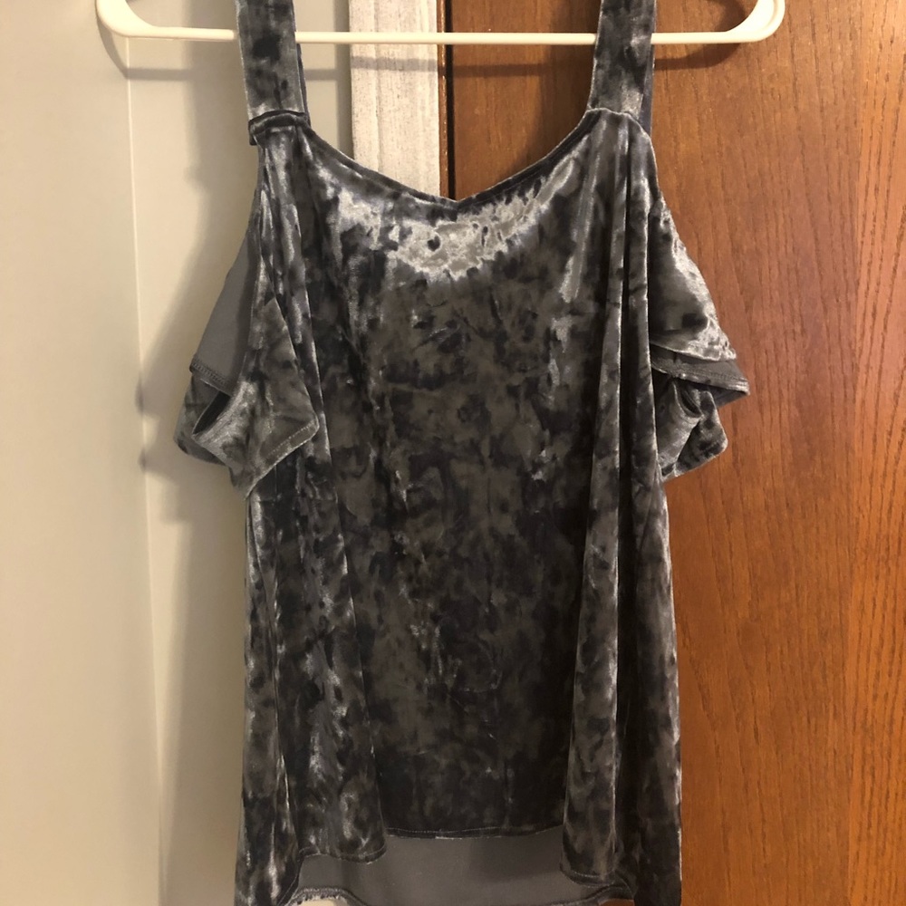 open shoulder velvet shirt